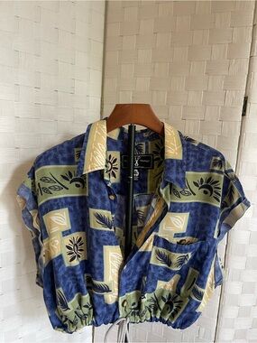American Vintage Blue and Olive Graphic Crop Button-Up